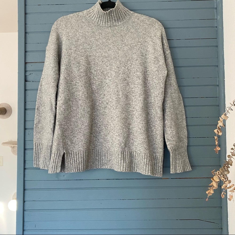 MEDIUM; Gray Gap Turtleneck Sweater